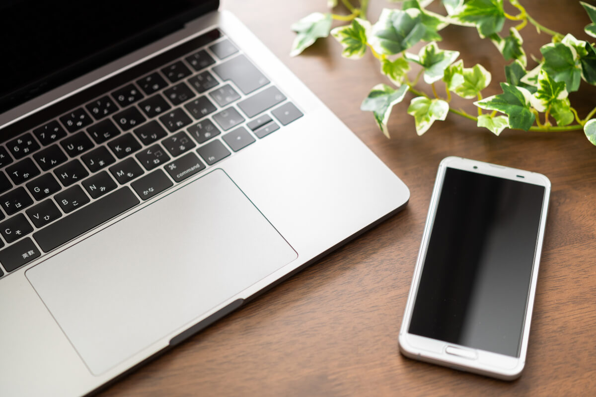 雨具とPCをスマートに持ち運ぶパッキング